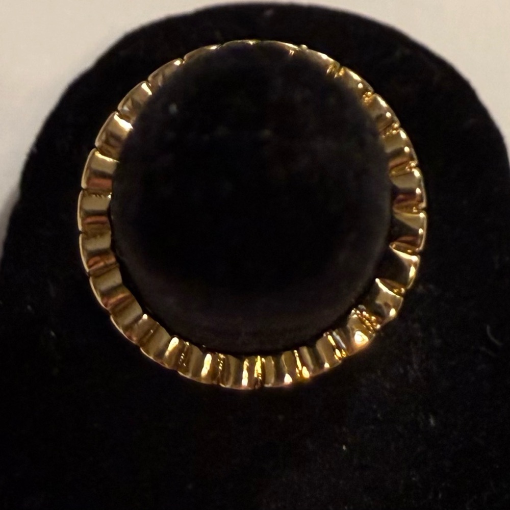 Ring - sz 8 - gold tone band with clear crystals - new! Dainty - classic. - Picture 7 of 10